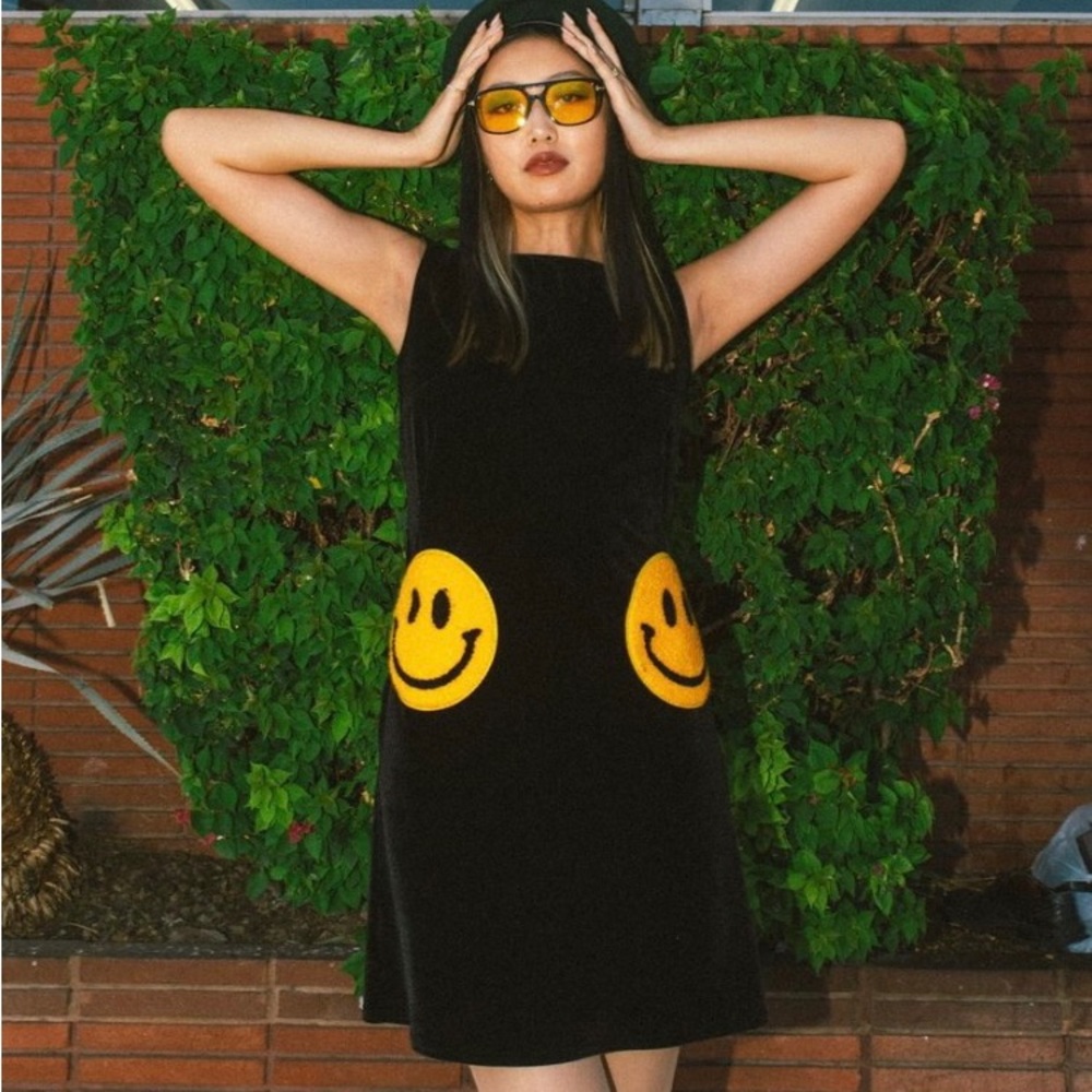 Solstice Intimates ‘Happy Dayz’ black velvet shift dress smiley face pocket